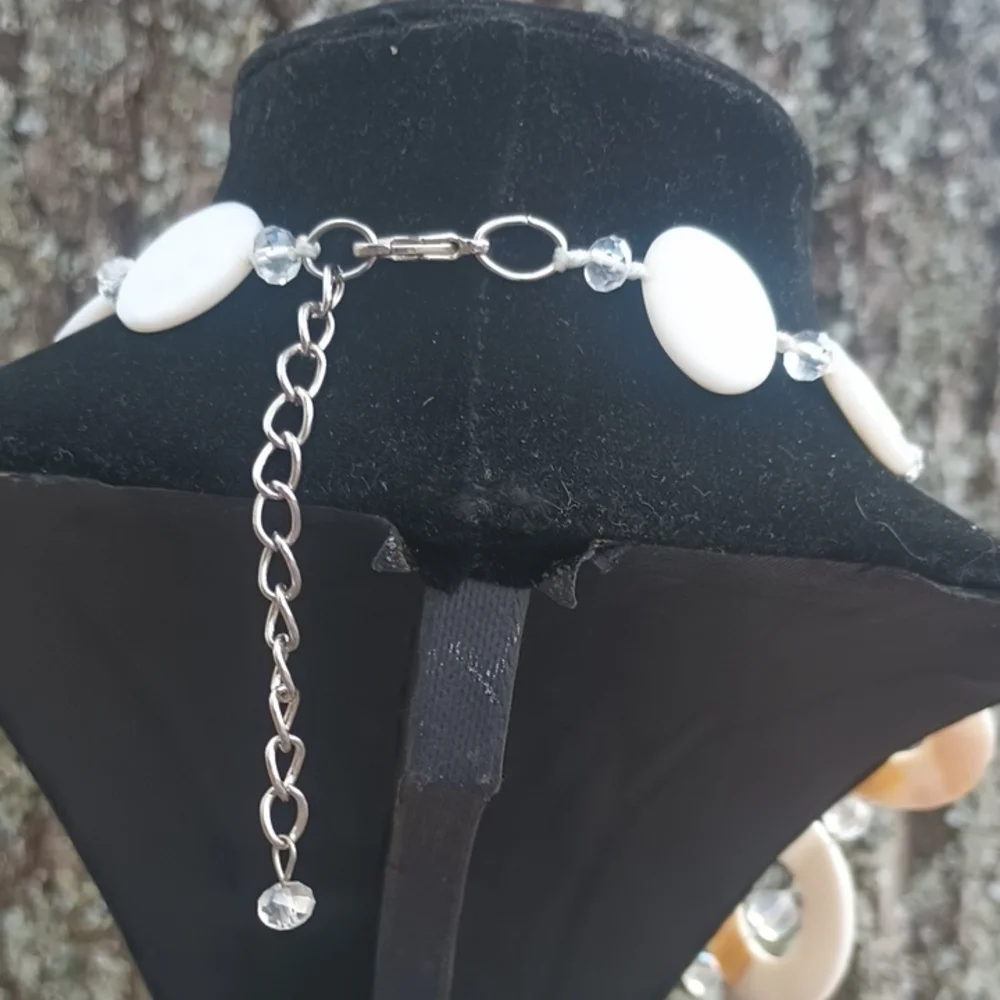 Vintage Mother Of Pearl Necklace - Picture 4 of 5